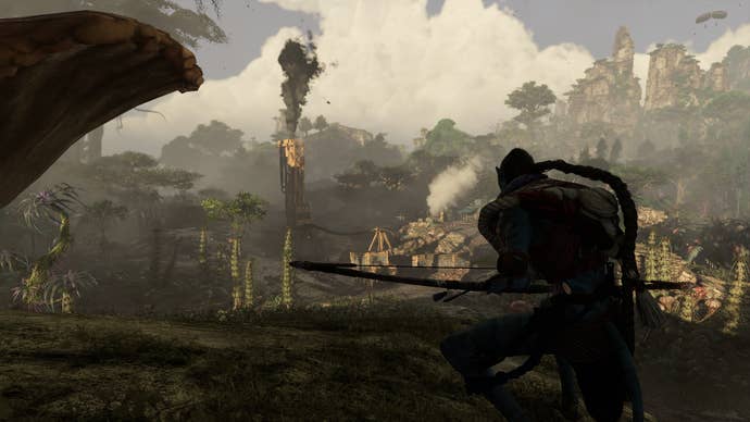 Un Na'vi est accroupi dans l'ombre, surplombant une vallée de jungle luxuriante dans Avatar : Frontiers of Pandora.
