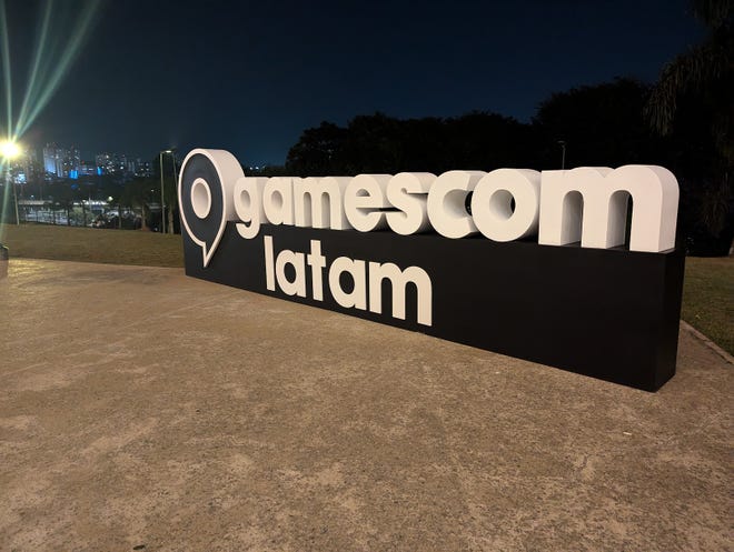 Pris à la fin de la soirée d'ouverture, le logo physique de la Gamescom Latam.